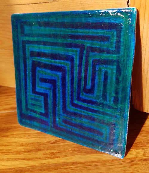 Blue-green maze tile